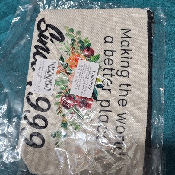 1999 Makeup Bag - woven boutique cosmetic bag - Vintage Rose Print - Picture 3 of 5